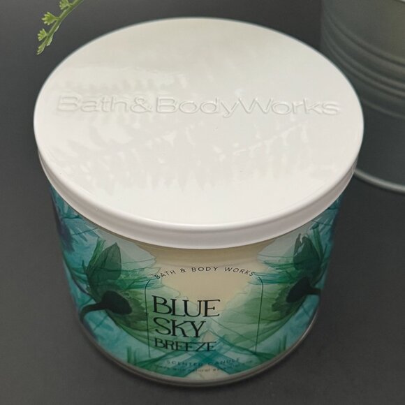 BBW Blue Sky Breeze Bath & Body Works 3 Wick Candle - Picture 4 of 10